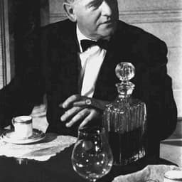 Bernard Lee